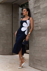 Siyah Kolsuz Yan Dekolteli Çiçek Desenli Midi Elbise Zalle